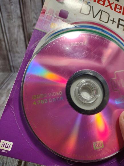 Maxell 4.7GB 120-Minute DVD+Rs (5 pk, Color, Carded) - Picture 2 of 4